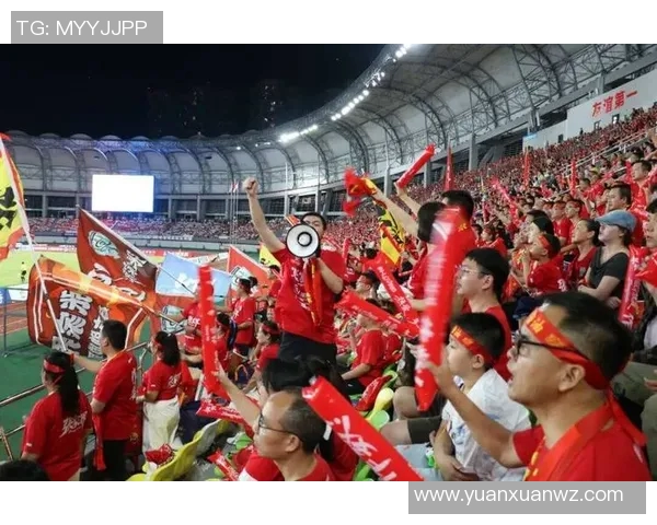 足球球星赛后握手庆祝展现体育精神与团队合作的完美瞬间