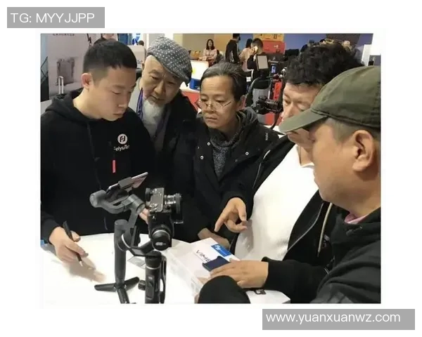 足球球星滑轨揭秘全景展现赛场风采与荣耀瞬间