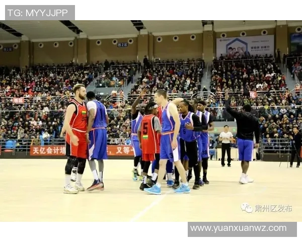 万人高喊球星名字瞬间引爆全场 气氛热烈令人热血沸腾